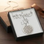 تعليقة "حارس الدرب" للسيارة – فن الخط العربي وآية الكرسي