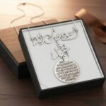 تعليقة "حارس الدرب" للسيارة – فن الخط العربي وآية الكرسي